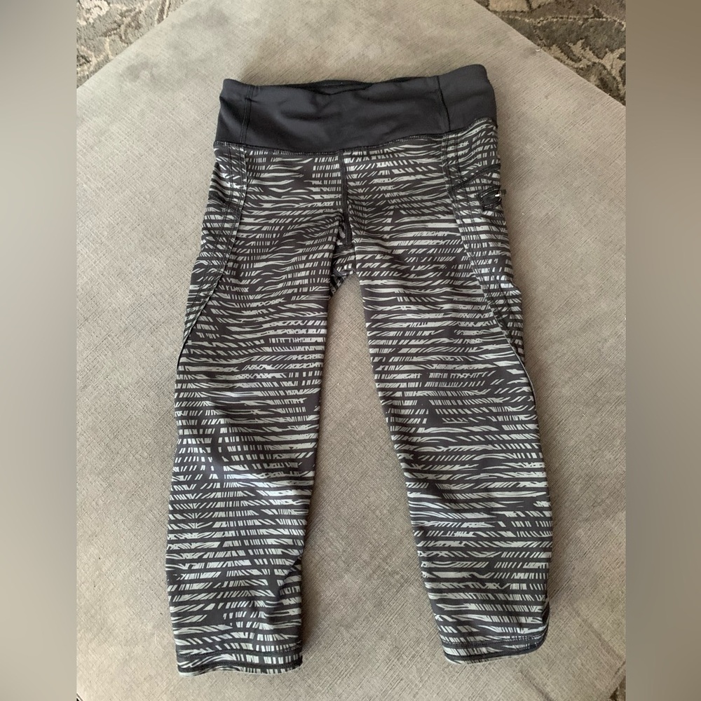 Lululemon woman’s cropped leggings size 4